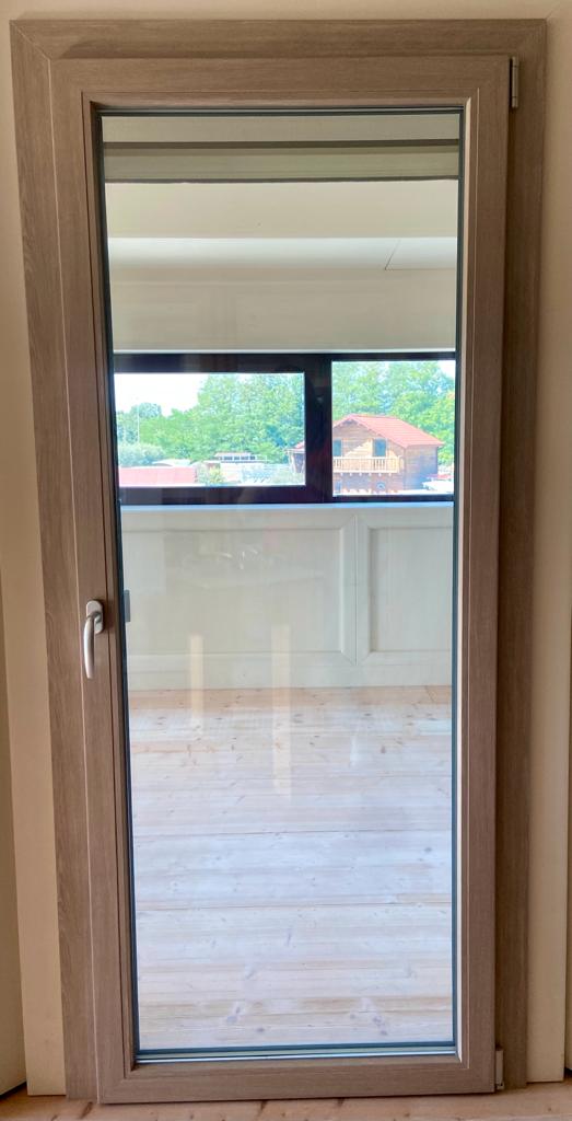 Portafinestra un'anta-ribalta in pvc L. 100 x H. 200 cm