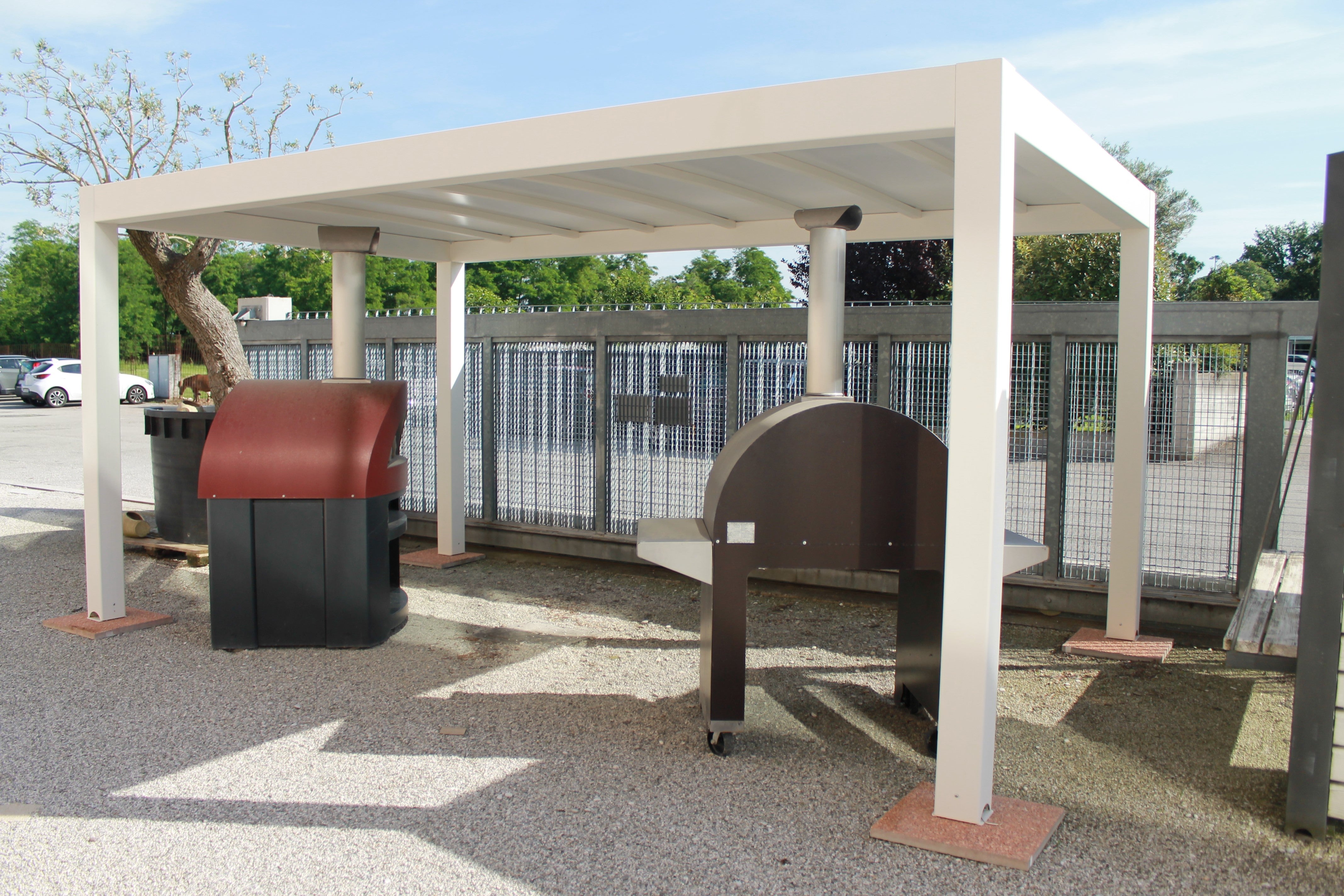 Gazebo in ferro con copertura telo in PVC oscurante